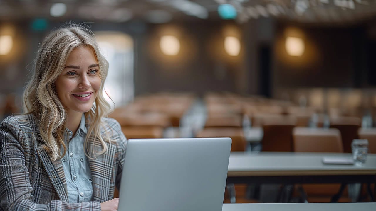 f12.careers.woman-laptop